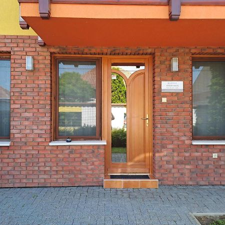 Rozmaring Apartmanok Gyula Bagian luar foto