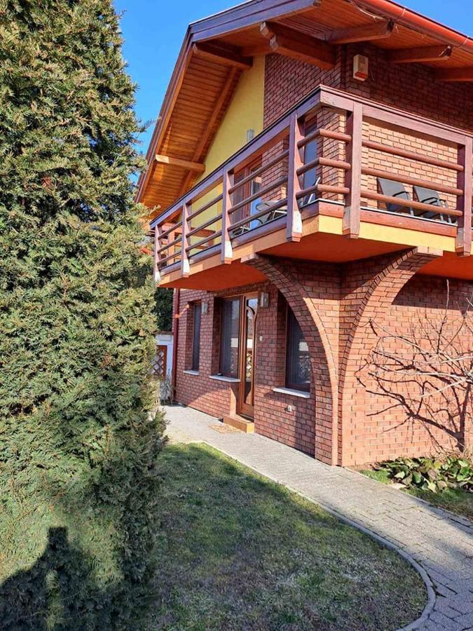 Rozmaring Apartmanok Gyula Bagian luar foto