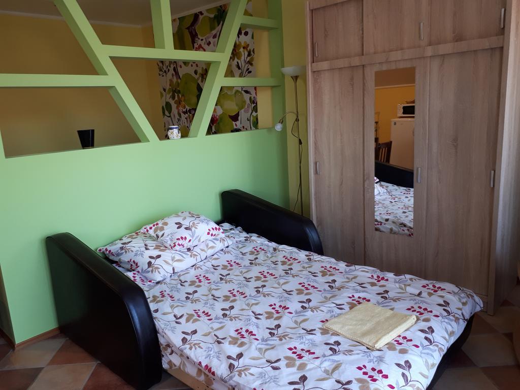Rozmaring Apartmanok Gyula Bagian luar foto
