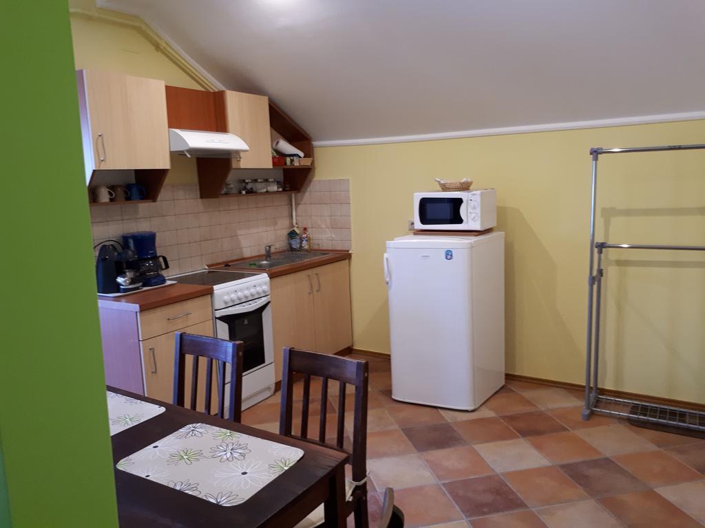 Rozmaring Apartmanok Gyula Bagian luar foto