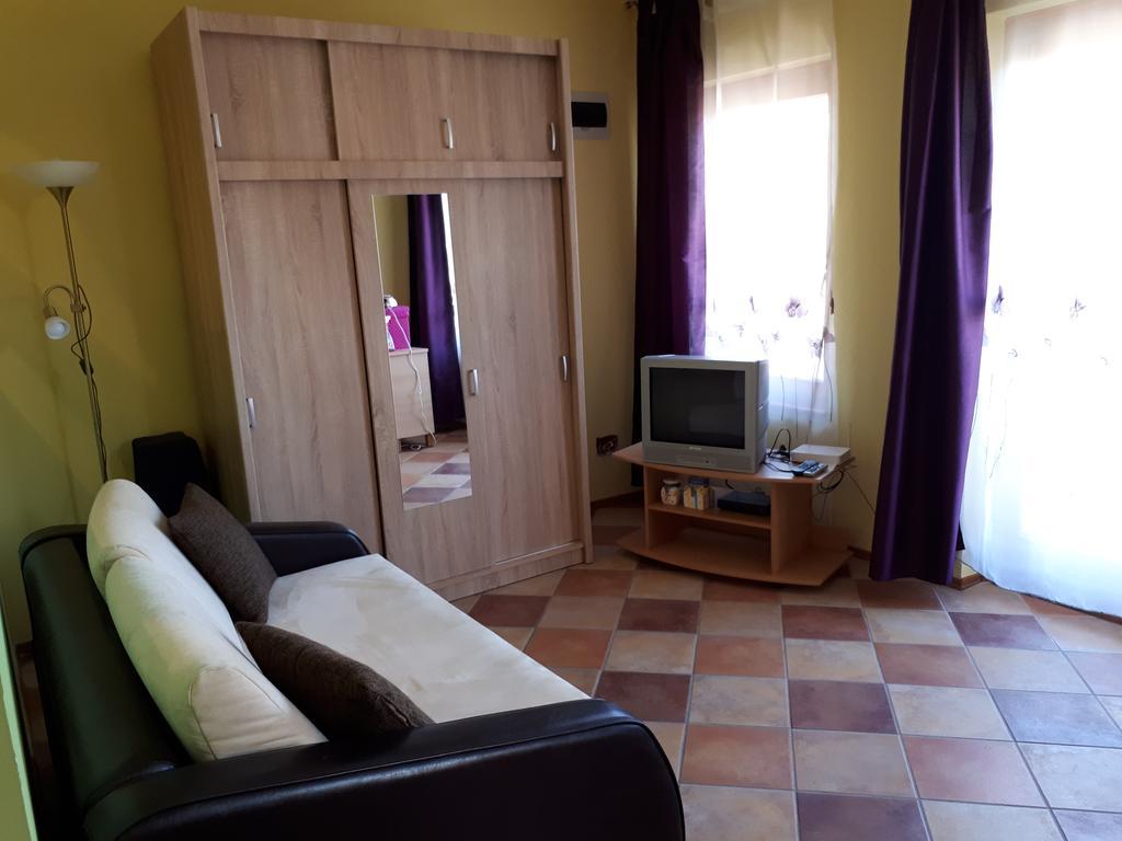 Rozmaring Apartmanok Gyula Bagian luar foto