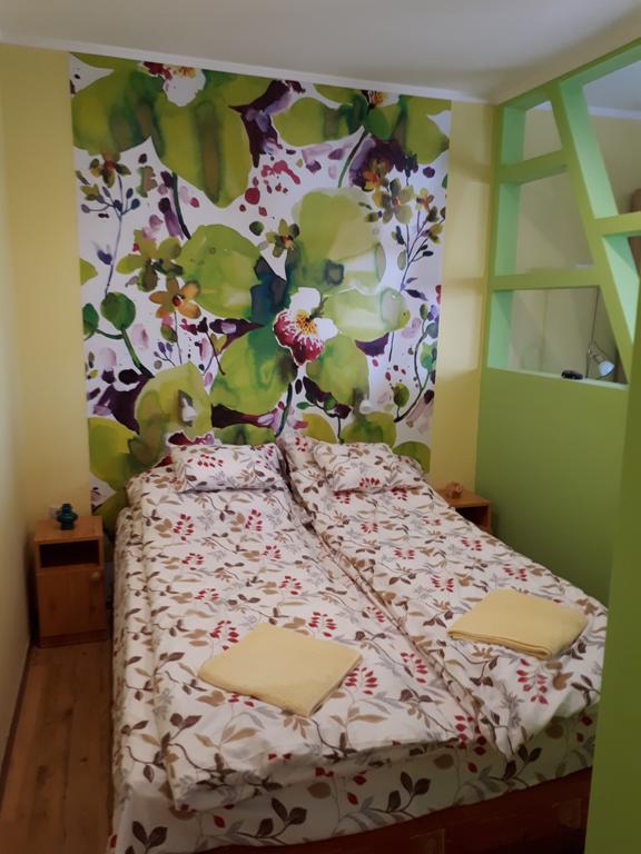 Rozmaring Apartmanok Gyula Bagian luar foto