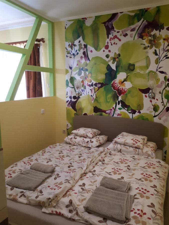 Rozmaring Apartmanok Gyula Bagian luar foto