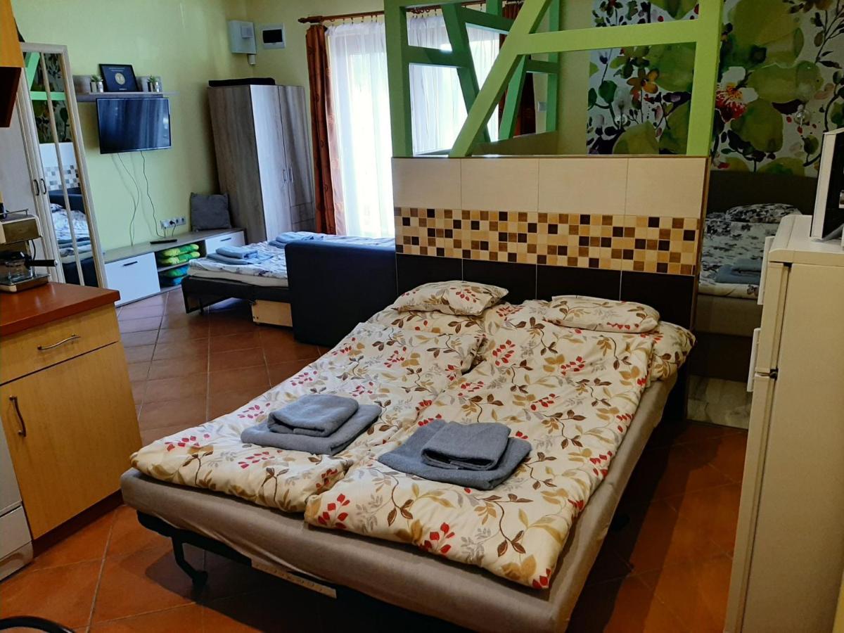 Rozmaring Apartmanok Gyula Bagian luar foto